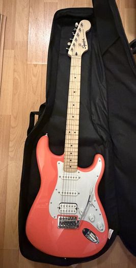 Squier Sonic Strat HSS (Coral) + bag + tuner + guitar strap + cable