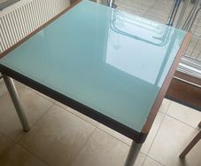 Table (40euro OBO)