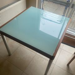 Table (50euro OBO)