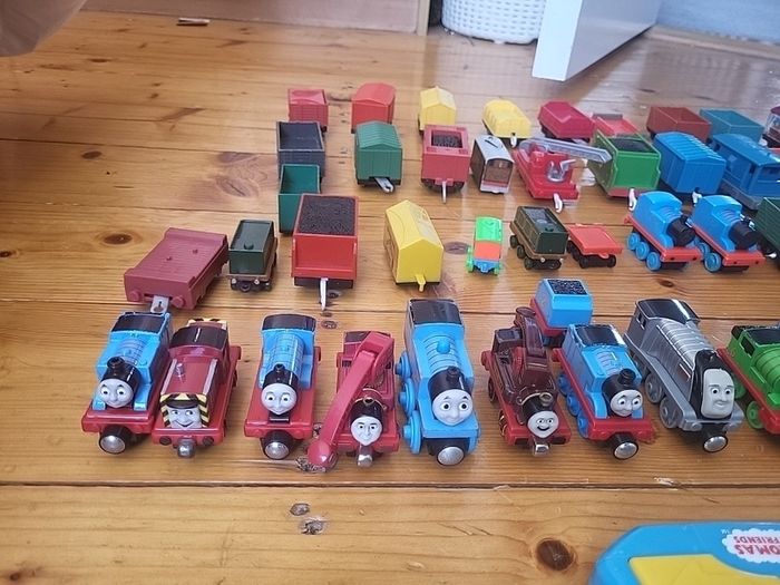 Thomas the tank everything! train sets, engines, tracks, carriages.. New Value is more than e1000.