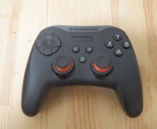 Wireless game controller