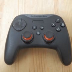 Wireless game controller