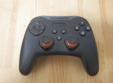 Wireless game controller