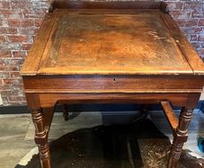 vintage desk perfect for renowation