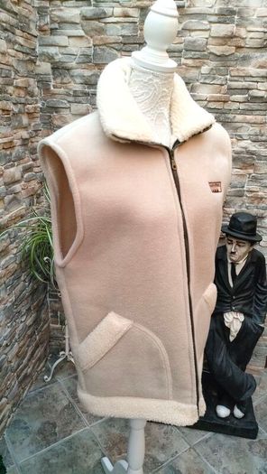 Country Flair winter gilet Size small but would fit medium Like new perfect condition Extremely warm, perfect for the winter