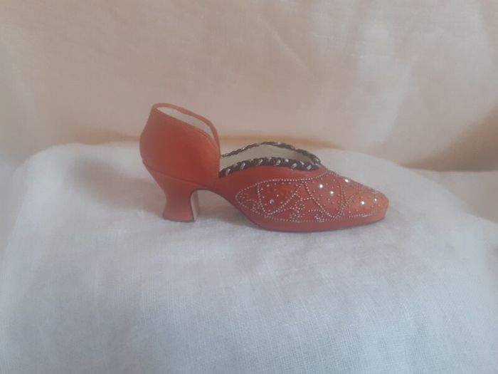 Vintage 1999 Coral Rhinestone 1920s  Shoe.