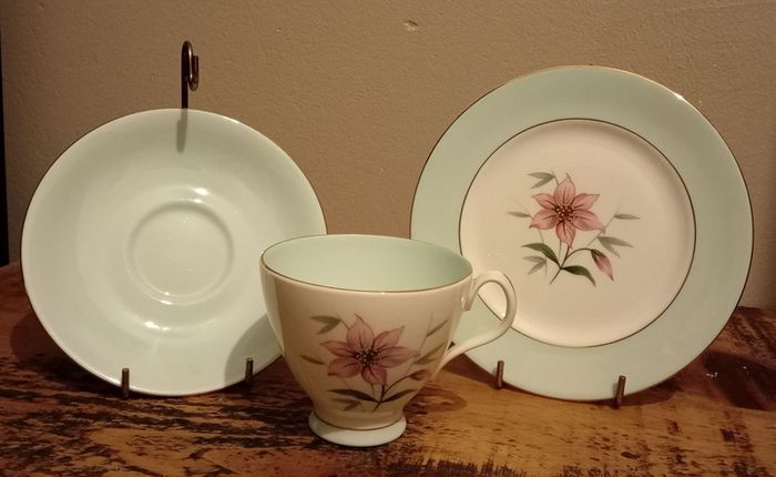 Beautiful Vintage Royal Albert "Elfin". 2 x Triplet, Milk Jug and Sugar Bowl.