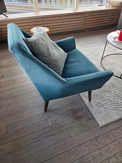 Armchair with cushion, Blue Velvet finish
