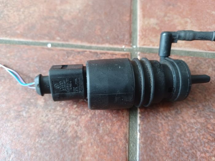Original Windscreen Water Pump AUDI VW SKODA