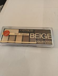 Eyeshadow palette beige