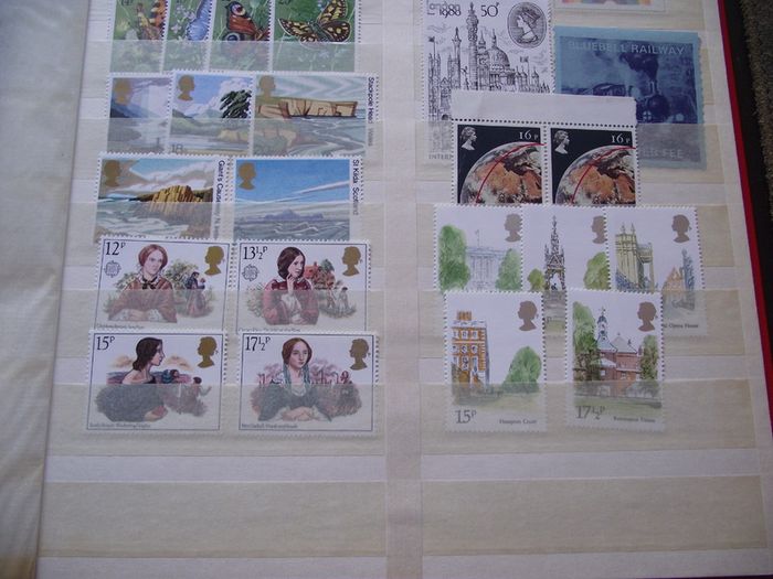 Collection of Mint Elizabeth II stamps, blocks and strips (1946-1990s)