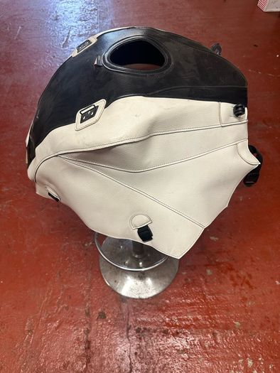 Honda VFR1200f Bagster leather tank cover