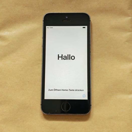 Apple iPhone 5s - 16GB - Space Gray - Cracked Screen - 3 Network - Activation Locked (For Parts / Repair)