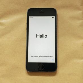 Apple iPhone 5s - 16GB - Space Gray - Cracked Screen - 3 Network - Activation Locked (For Parts / Repair)
