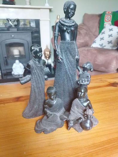 African resin statues