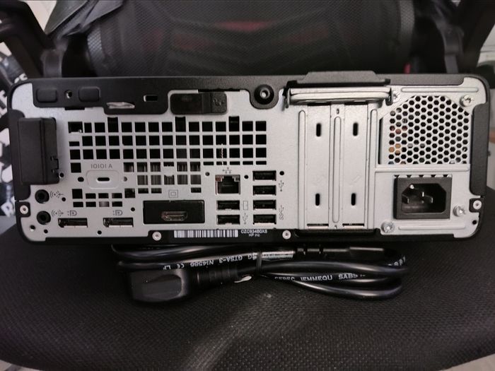 HP ProDesk 600 G4 SFF (i5 8th Gen) and power cable