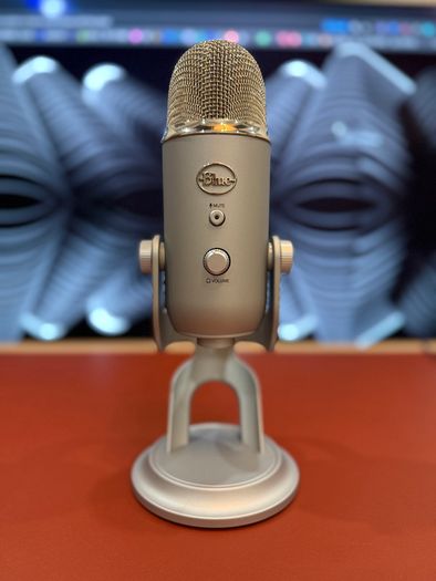 Logitech Blue Yeti USB Microphone - Nearly New, Warranty Included