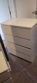 chest of drawers
