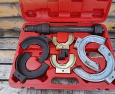 Coil spring compressor