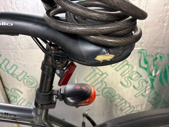 Apollo Guru Gents hybrid bike with lock, mudguards and lights