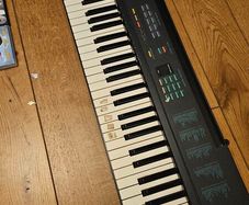 Yamaha PSR-6 Keyboard and Synthesiser