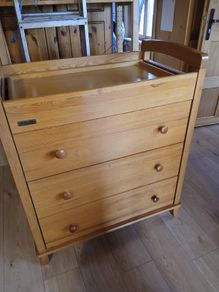 Mamas and papas drawers and changing table
