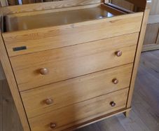 Mamas and papas drawers and changing table