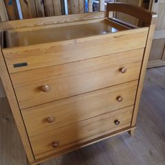 Mamas and papas drawers and changing table