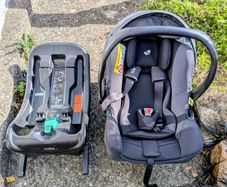 Joie rearfacing Infant Car Seat and Isofix base