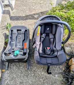 Joie rearfacing Infant Car Seat and Isofix base