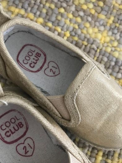 Lovely shoes for girl size 21 junior