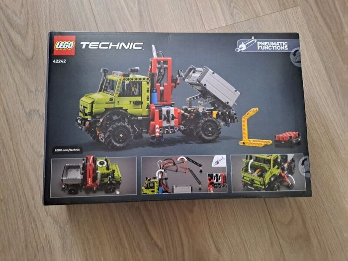 LEGO Technic 42242 Mercedes-Benz Unimog U 5023 with Crane