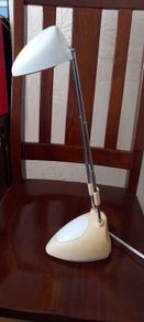 Desk lamp