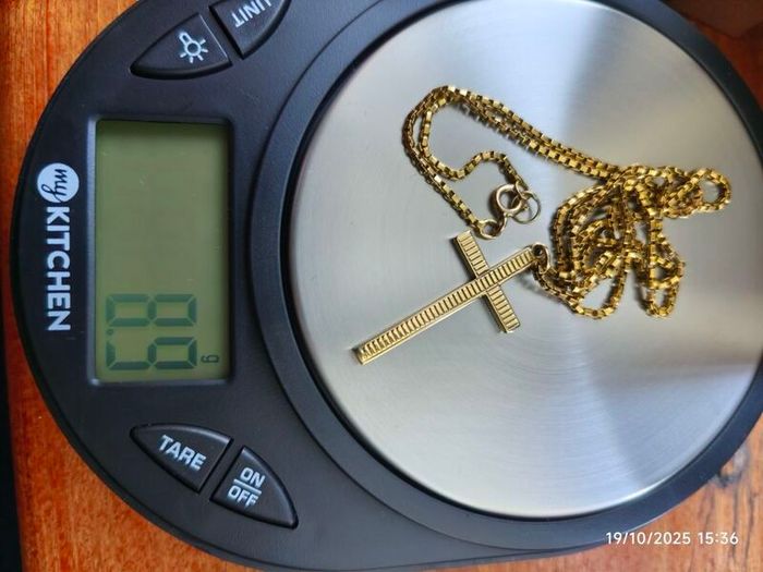 9ct gold cross and chain