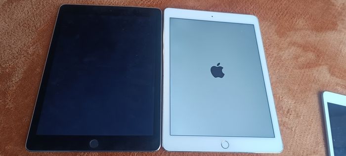 Two iPads Air 2 64GB