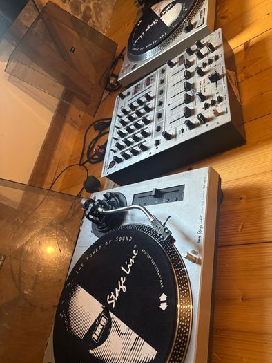 Turntables with mixer
