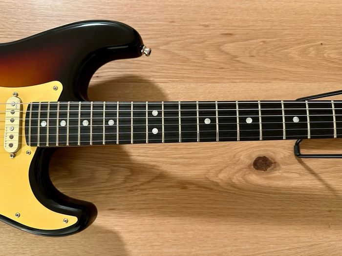 Fender Stratocaster Ulta II, HSS, Ultraburst finish