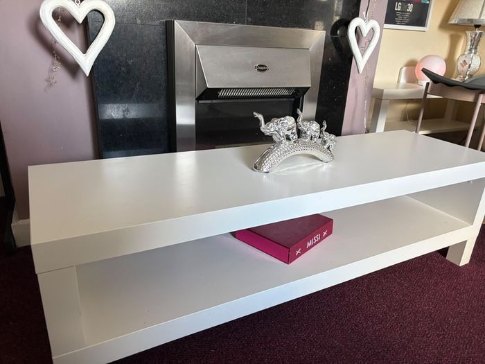 Tv bench