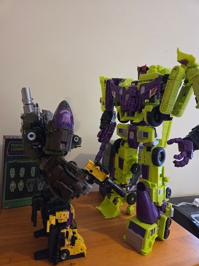 Transformers Combiner Wars Devastator
