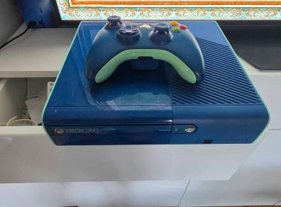 Xbox 360E Blue Call of Duty Edition