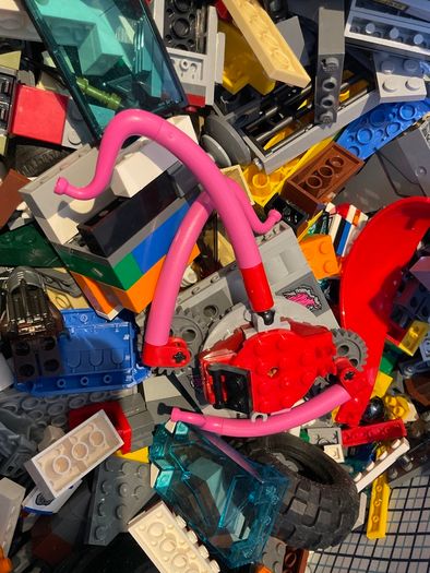 Lego - treasure chest of 5kg of Lego pieces.