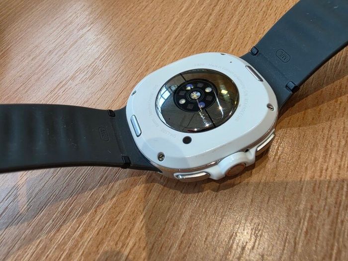 Samsung 8 classic with white original strap