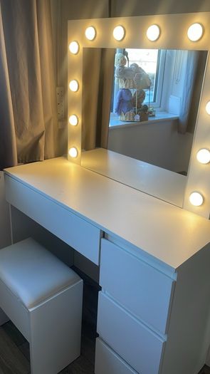 Dressing table with lights