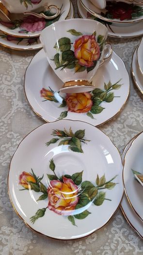 Vintage  Paragon "Six World Famous Rose" tea trios