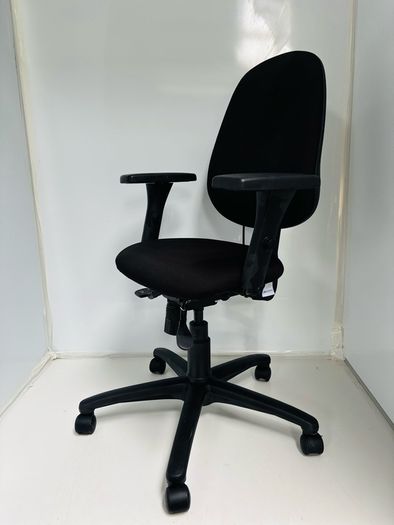 office chair Highest Grade (new cost 899 sterling )