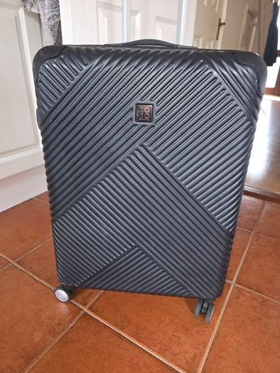 Medium suitcase