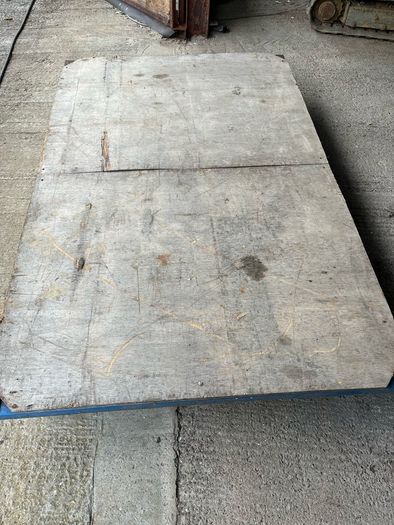 Mobile platform on castor wheels