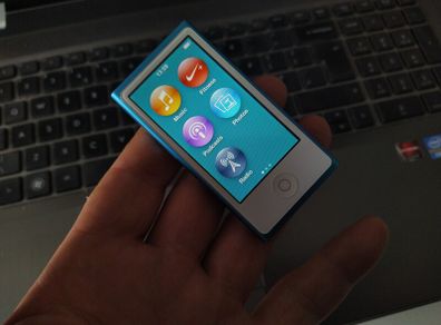 Apple iPod Nano 7th Generation Touch screen 16GB Blue with Bluetooth