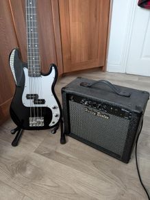 Harley Benton Short Scale Bass Guitar & Amp Bundle