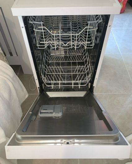 LOGIK Dishwasher Brand New Condition